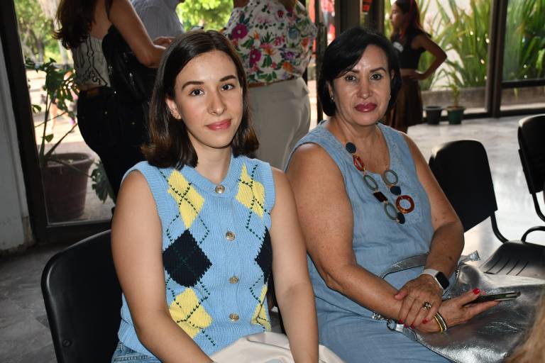 Disfrutan de la poesía de Tania Hernández en el CELIT