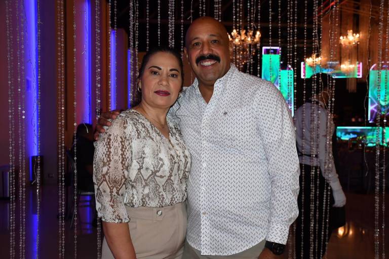 Bailan y se divierten al máximo los bomberos de Culiacán