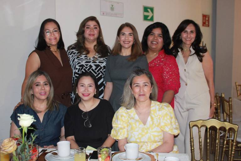 Celebran con mariachi y gran fiesta a las mamás Senda en su día