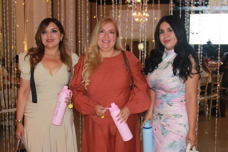 Celebran con mariachi y gran fiesta a las mamás Senda en su día