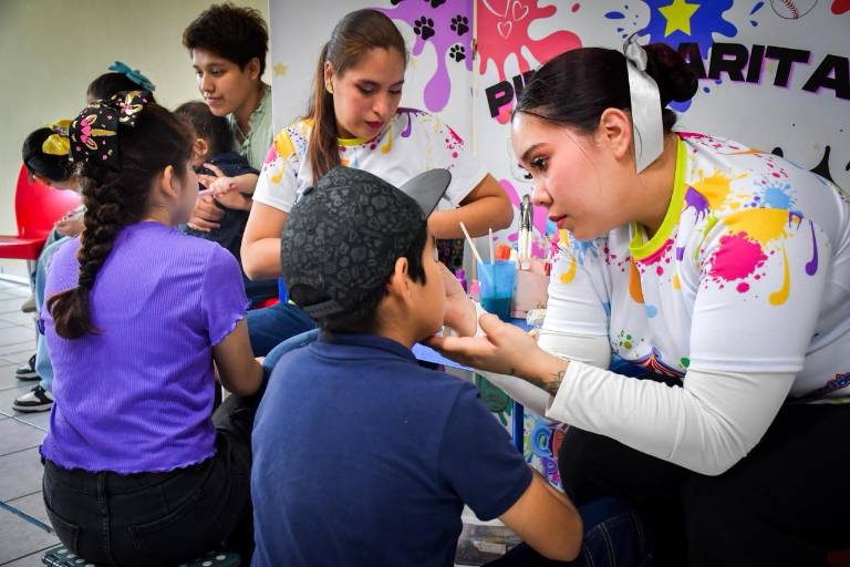 Festeja Noroeste a los niños y niñas con dulces y juguetes por la campaña Sé un Rey Mago