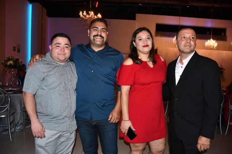 Bailan y se divierten al máximo los bomberos de Culiacán