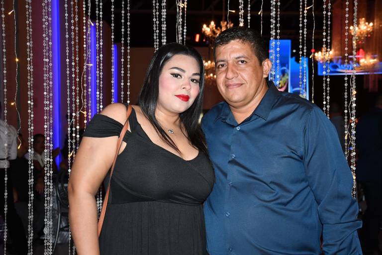 Bailan y se divierten al máximo los bomberos de Culiacán