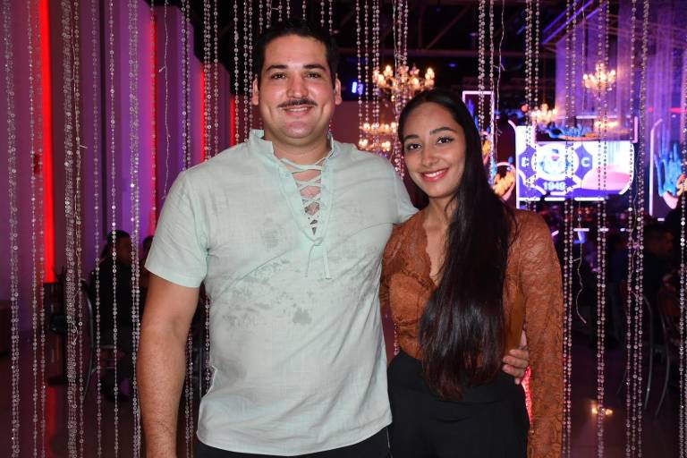 Bailan y se divierten al máximo los bomberos de Culiacán