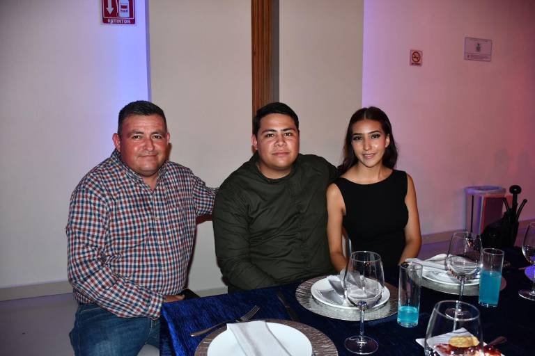 Bailan y se divierten al máximo los bomberos de Culiacán