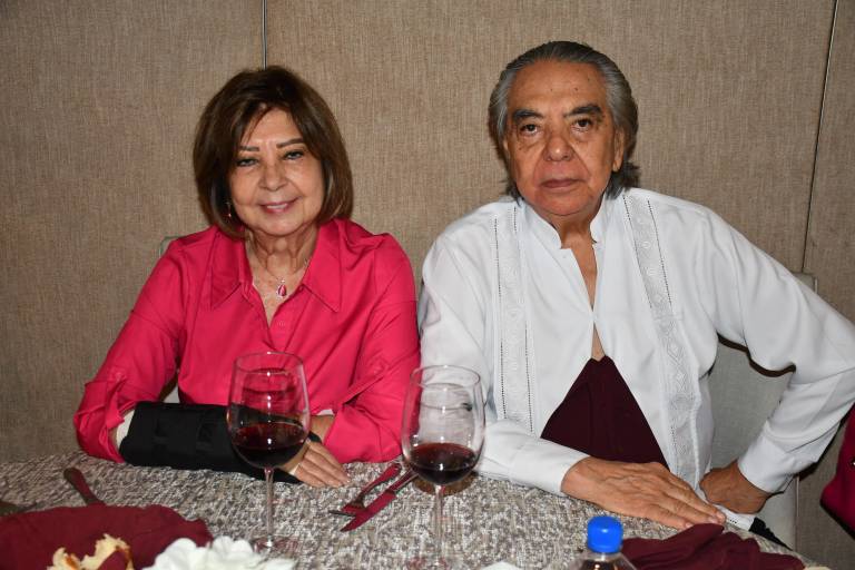 Disfrutan de ameno reencuentro la generación 1955 de la secundaria de la UAS