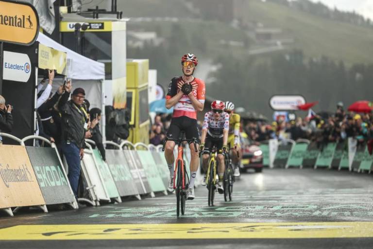 Arensman conquista La Plagne y Pogacar consolida su liderato en el último final en alto del Tour de Francia