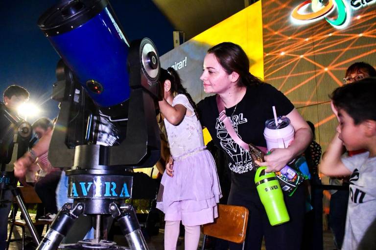 Centro de Ciencias de Sinaloa celebra la Noche Internacional de Observar la Luna