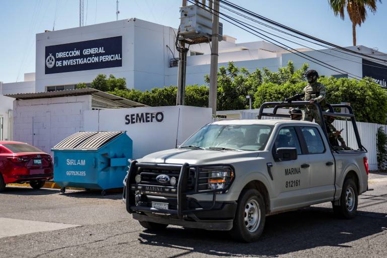 El cuerpo de ‘La Perris’ permanece bajo resguardo militar en el Semefo de Culiacán