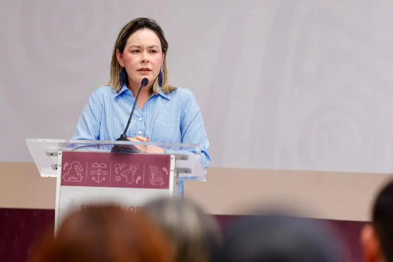 La Gobernadora interina de Sinaloa, Yeraldine Bonilla Valverde, informó que el General Julio César Islas Sánchez se integró a la Mesa de Seguridad.