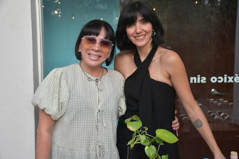 Admiran la exposición ‘Regla de Tres: Punto de origen’, en La Casa del Maquío