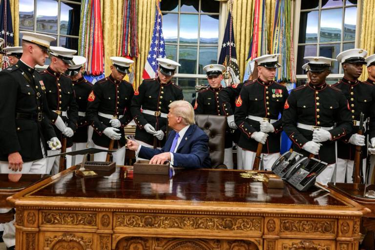 Trump notifica a su Congreso que EU está en ‘guerra’ con cárteles del narco