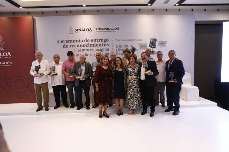 Reconocen a decanos de la locución en Sinaloa en Día de la Libertad de Expresión
