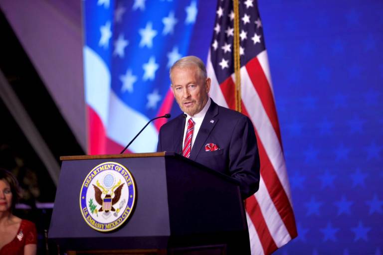 La frontera está cerrada para toda actividad ilegal, dice Embajador de EU en México