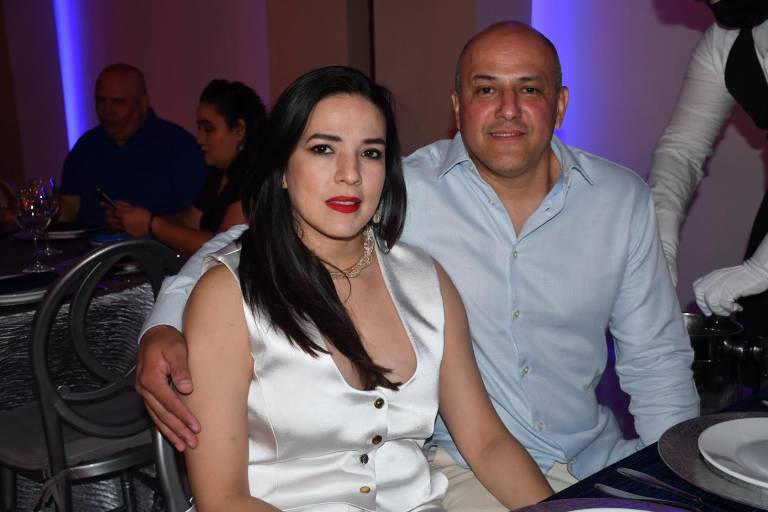 Bailan y se divierten al máximo los bomberos de Culiacán