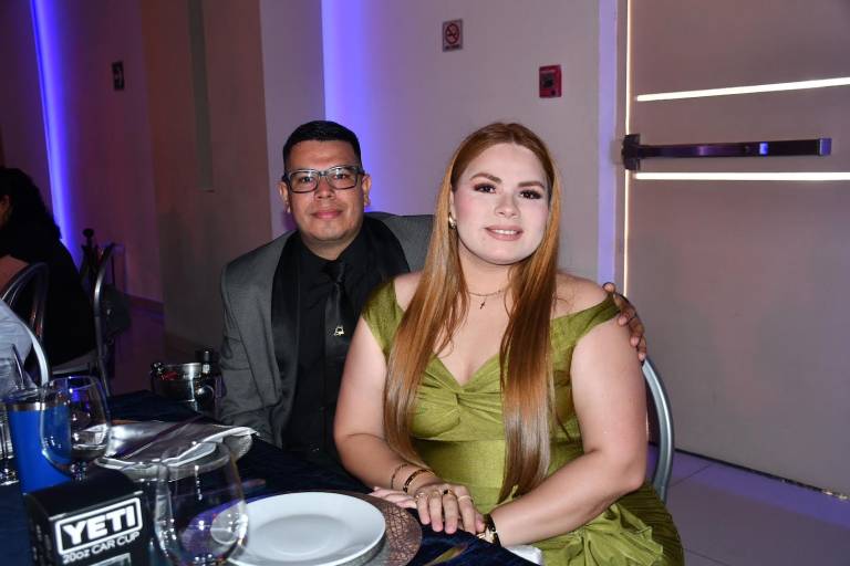 Bailan y se divierten al máximo los bomberos de Culiacán