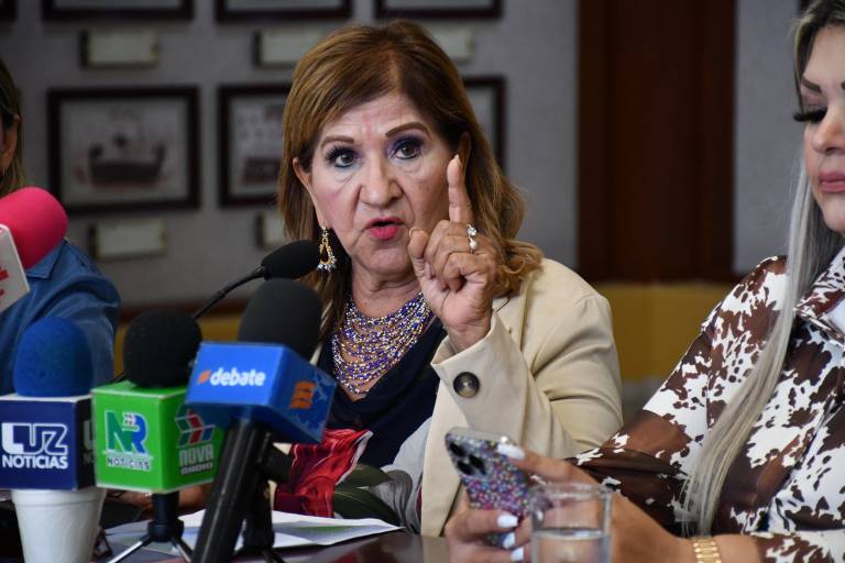 Regidora de Ahome reclama cargo de Alcaldesa interina, PJF lo niega; desafuero no viola derechos, dice Congreso