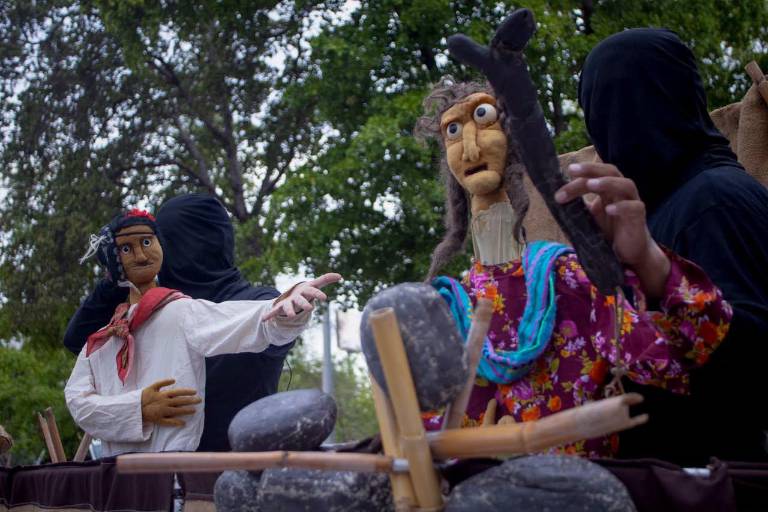 Disfrutan familias de los títeres en ‘Itiner-Arte’