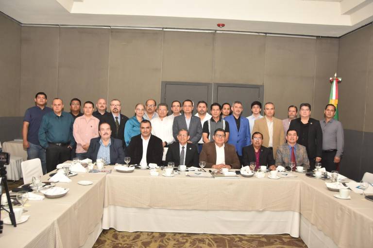 Reciben contadores y fiscalistas de Culiacán certificaciones