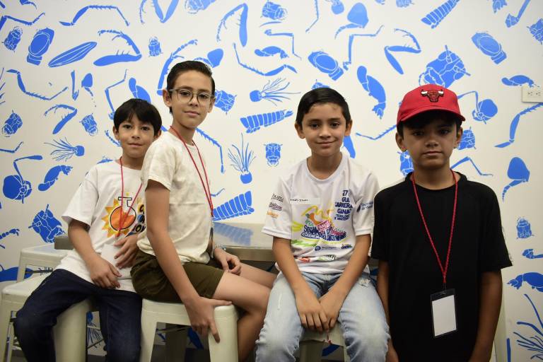 Disfrutan niños un curso de verano ‘cienciacional’