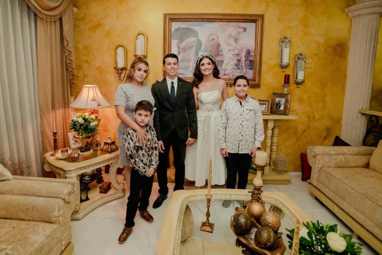 Karla y Roberto formalizan su noviazgo