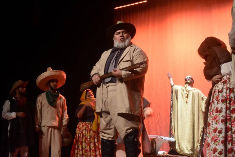 Aplauden de pie la interpretación de ‘El Jinete de la Divina Providencia’