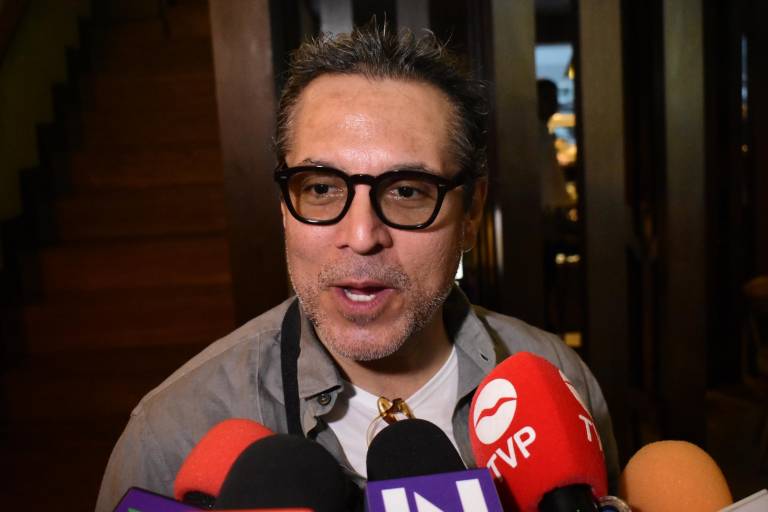 Disfrutan clientes y amigos Mariscos y Buena Vida en Humaya Restaurante