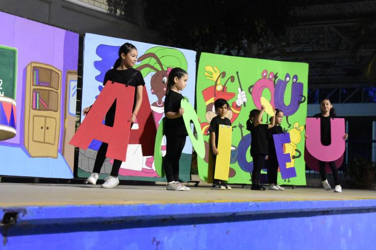 Brindan alumnos de la Escuela Activa Integral un homenaje a ‘Cri-Crí’