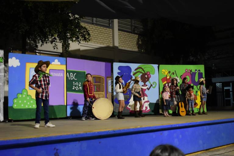 Brindan alumnos de la Escuela Activa Integral un homenaje a ‘Cri-Crí’