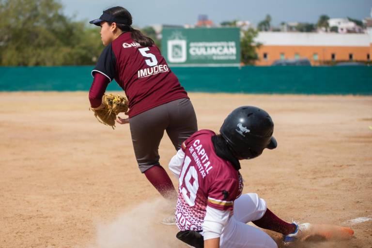 Acaricia Mazatlán el campeonato de softbol en la Juvenil Menor Femenil