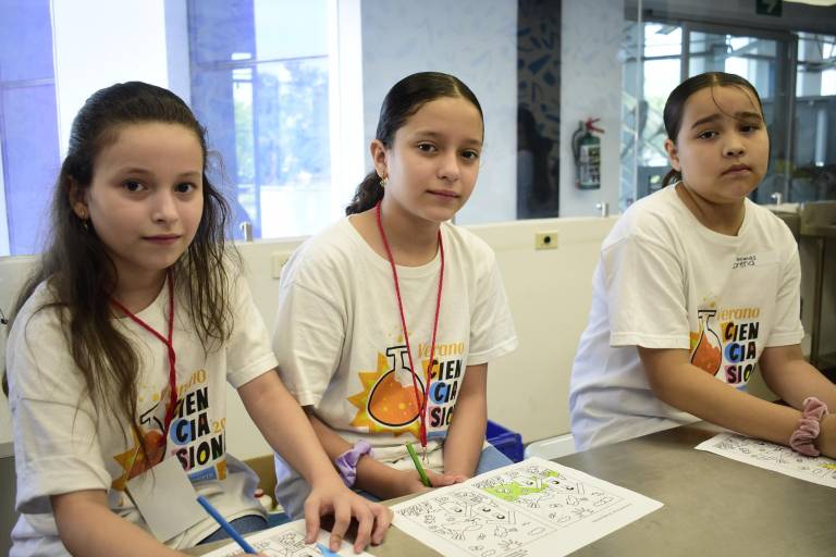 Disfrutan niños un curso de verano ‘cienciacional’
