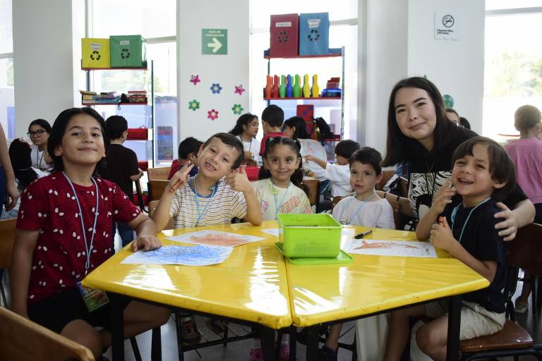 Disfrutan niños un curso de verano ‘cienciacional’