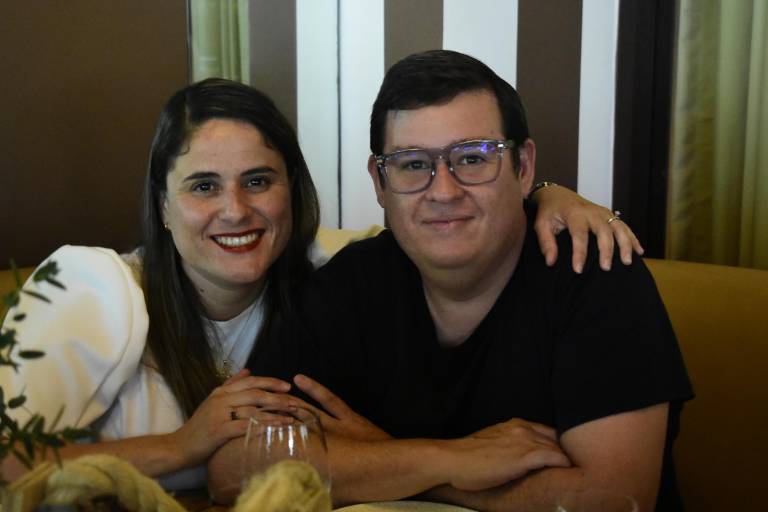 Disfrutan clientes y amigos Mariscos y Buena Vida en Humaya Restaurante