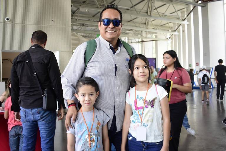 Disfrutan niños un curso de verano ‘cienciacional’