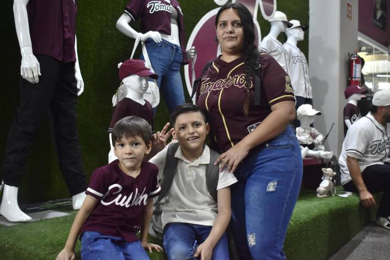 Conoce la nación guinda la nueva piel de Los Tomateros de Culiacán