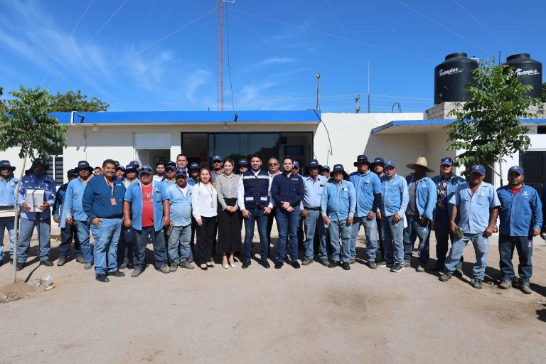 JAPAME entrega uniformes a su personal para mejorar condiciones de trabajo en Elota