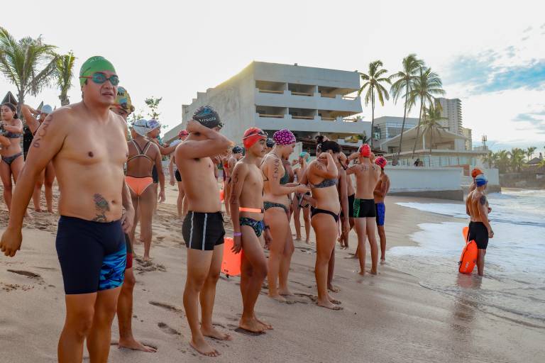 Llenan el mar con la Travesía por la Costa de Liga Imdem de Natación