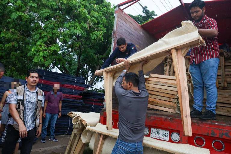 Gobierno de Sinaloa atiende a familias desplazadas de Badiraguato con apoyos y servicios