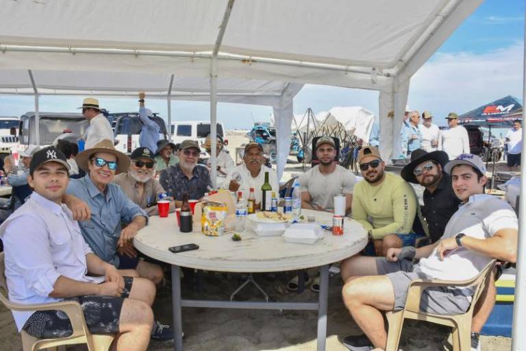 Disfrutan de un rico fin de semana en Altata