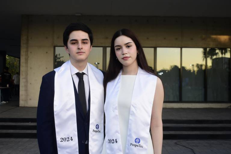 Culminan exitosos su etapa como estudiantes de preparatoria