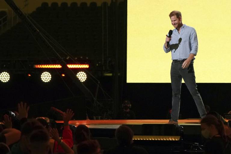 Príncipe Harry y JLo se unen para promover vacunas contra el Covid-19