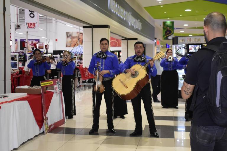 Festeja Casa Ley 70 años de dar a sus clientes, más cosas a mejores precios