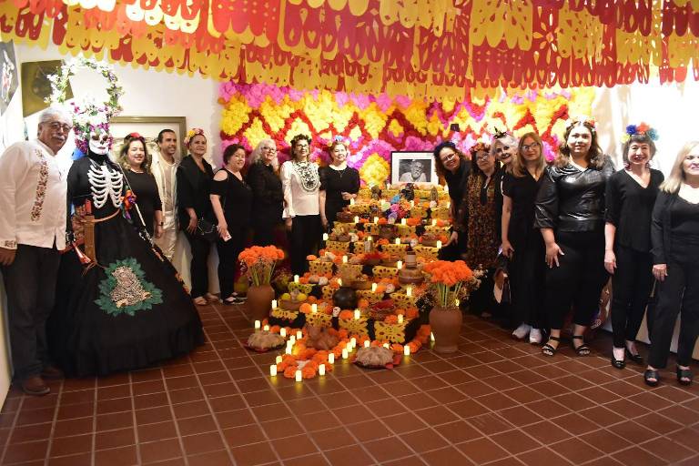Recuerdan al artista oaxaqueño Francisco Toledo con Altar de Muertos en el Masin