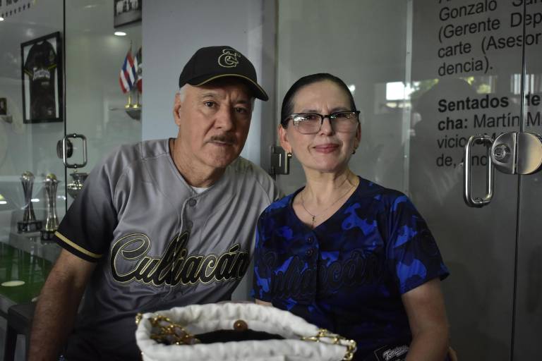 Conoce la nación guinda la nueva piel de Los Tomateros de Culiacán