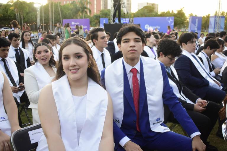 Culminan exitosos su etapa como estudiantes de preparatoria