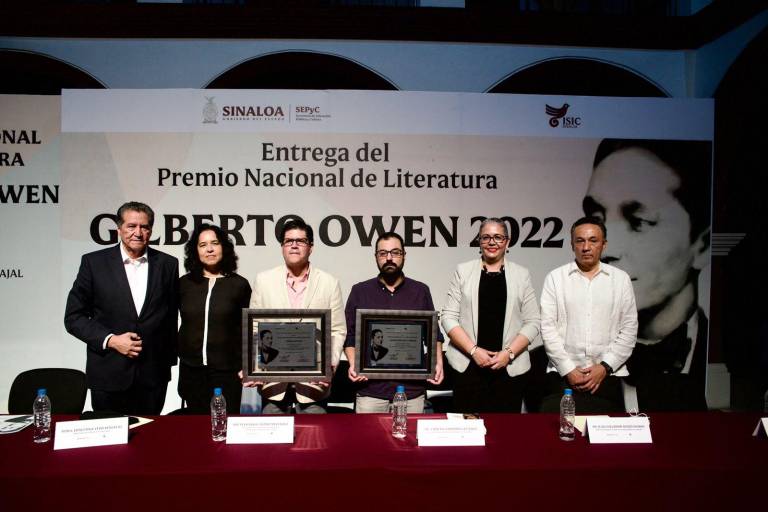 Reciben Jorge Ortega y Mario Sánchez Carbajal el Premio Gilberto Owen