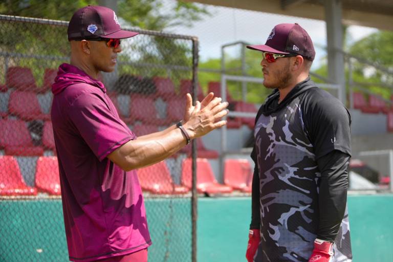 Jesús Fabela y Javier Colina ya visten el jersey de Tomateros de Culiacán