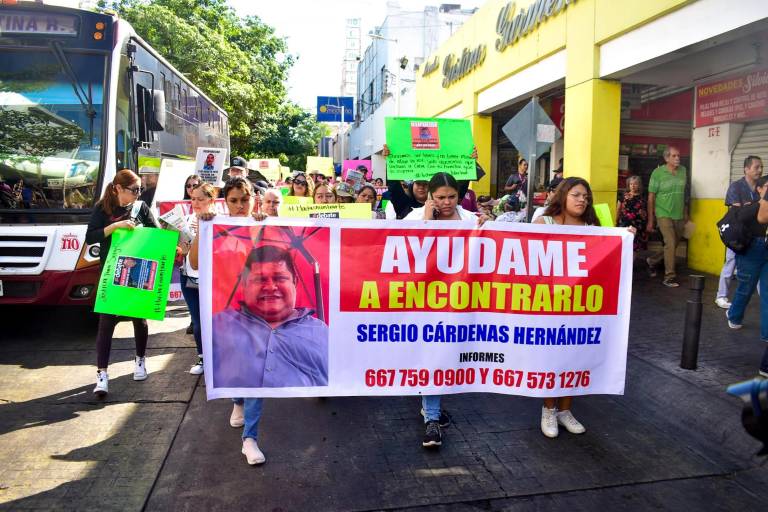 Marchan en Culiacán para exigir localización de trabajador de El Debate