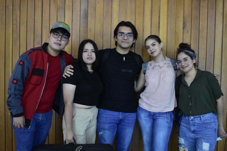 Con música, viajan sinaloenses a la mágica Sevilla