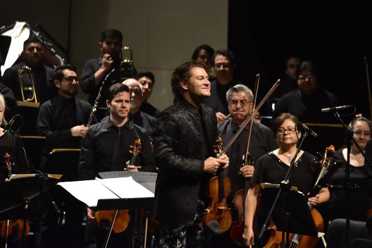 Con música, viajan sinaloenses a la mágica Sevilla